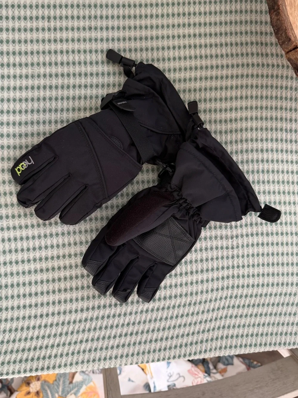 New HEAD Junior Ski Gloves in black with lime green Size Medium